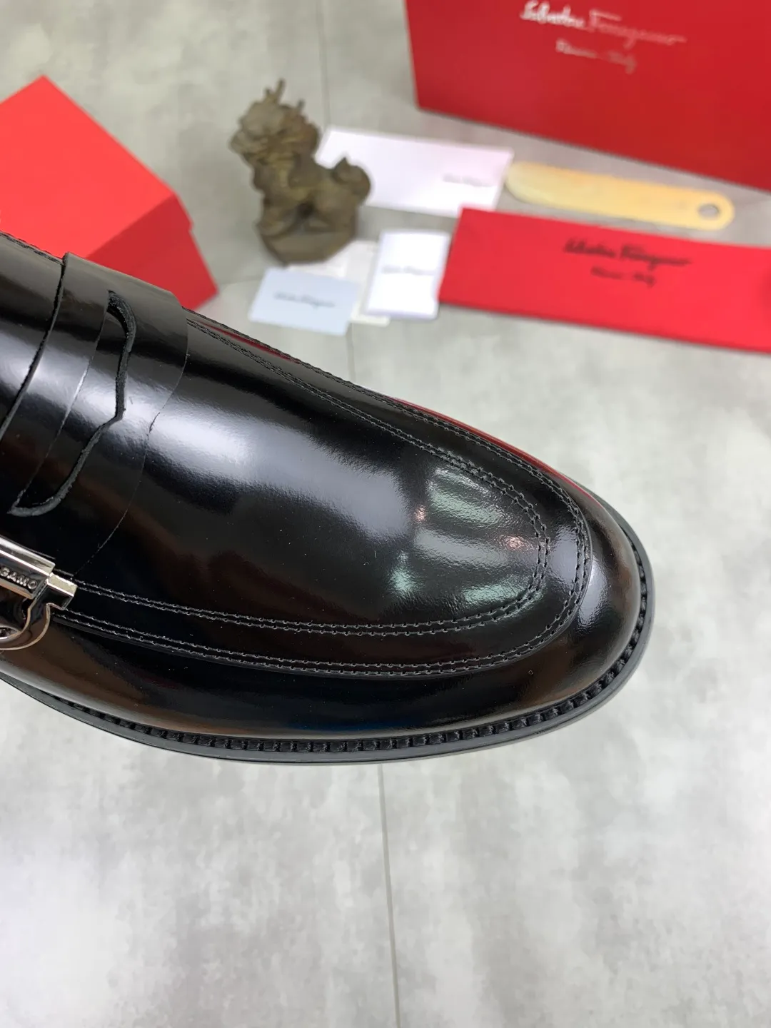 Men's Men's Shoes 💰P562💰[New Style] Water-dyed Niuli 🆘[Salvatore Ferragamo] Ferragamo's latest casual business leather shoes for men! Listed simultaneously! The fabric is made of specially imported original open-edge beaded calfskin, and the interior is made of imported water-dyed cowhide. It is absolutely luxurious and leads the fashion trend. Matching code: 38-44 (45 and 46 can be customized) Black, brown and burgundy colors available